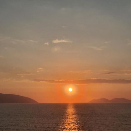 Darla Sea View Apartment Vlorë Buitenkant foto